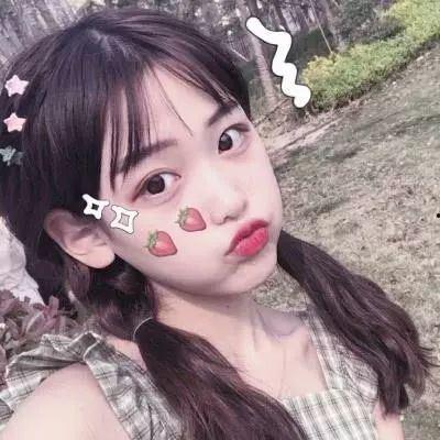 娱乐吃瓜君女生晒自拍,这颜值也太能打了吧！”